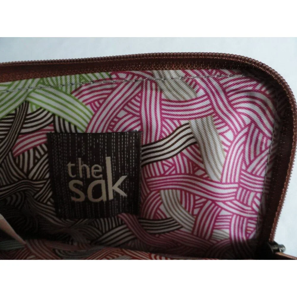The Sak Iris Slotted Card Holder - Picture 3 of 3